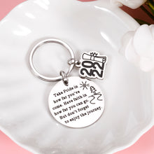 Load image into Gallery viewer, Back to School Graduation Gifts Keychain 2022 Gifts for Him Her Class of 2022College Middle High School Graduation Gifts for Teen Girls Boys from Teacher in Bulk Masters Degree Nurse Graduation Gifts