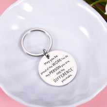 Load image into Gallery viewer, Appreciation Week Keychain Gift for Coworker Colleague Farewell Going Away Gift for Leader Mentors Coach Team Members Inspirational Thank You Keyring for Teacher Social Worker Women Men Double Sided