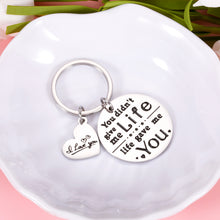 Load image into Gallery viewer, Stepmom Stepdad Gifts Keychain from Daughter Son Christmas Father’s Day Gift Key Chain for Bonus Dad Father Mother in Law Keyring for Adoptive Mom Dad Parents Mother's Day Stocking Stuffers Present