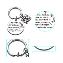 Load image into Gallery viewer, Back to School Graduation Gifts Keychain 2022 Gifts for Him Her Class of 2022College Middle High School Graduation Gifts for Teen Girls Boys from Teacher in Bulk Masters Degree Nurse Graduation Gifts